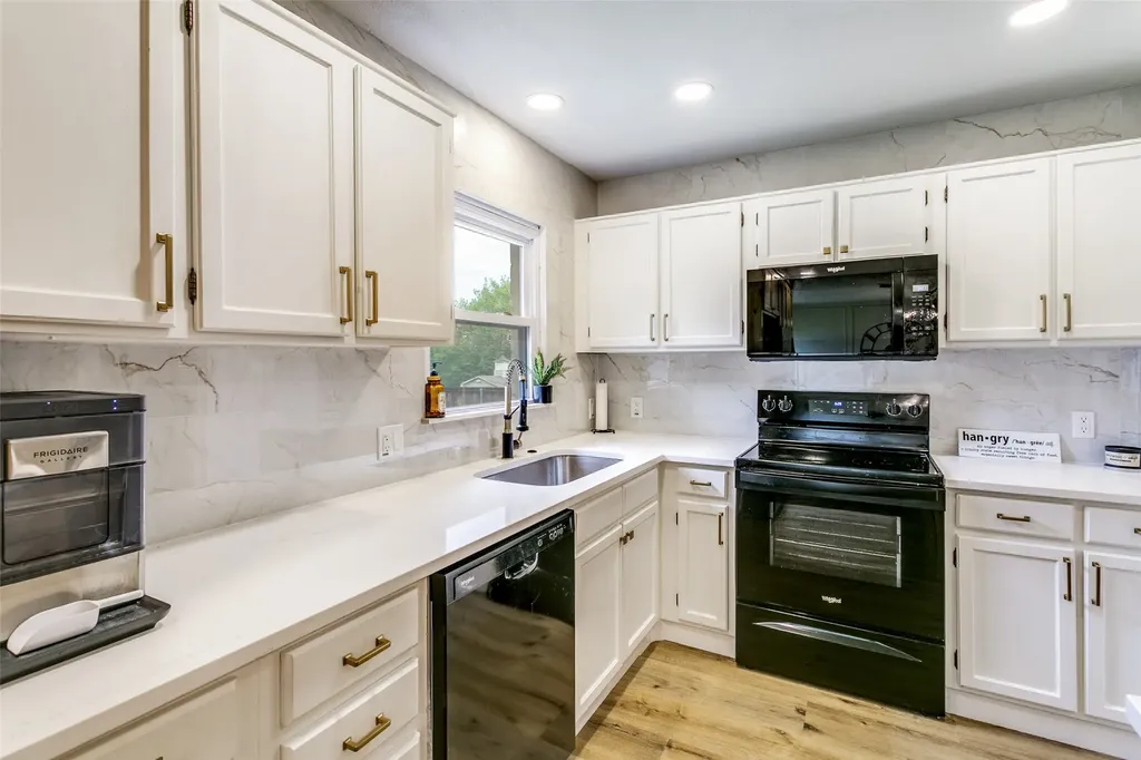 7833 Gaston Avenue Fort Worth TX 76116