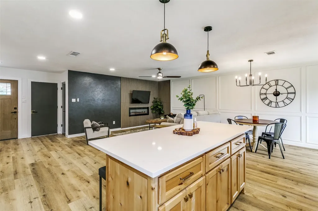 7833 Gaston Avenue Fort Worth TX 76116