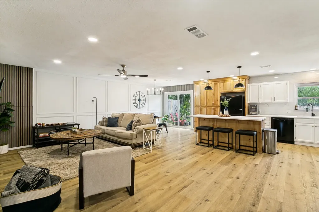 7833 Gaston Avenue Fort Worth TX 76116