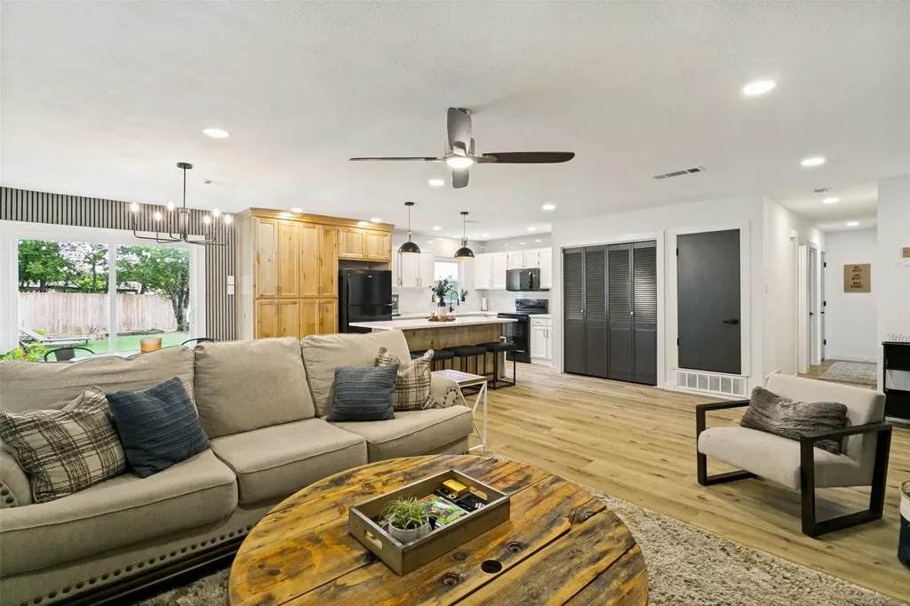 7833 Gaston Avenue Fort Worth TX 76116