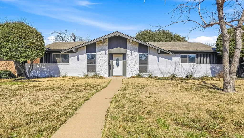 1813 Crockett Street Garland TX 75042