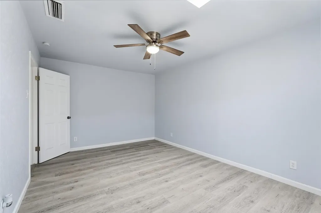 1813 Crockett Street Garland TX 75042