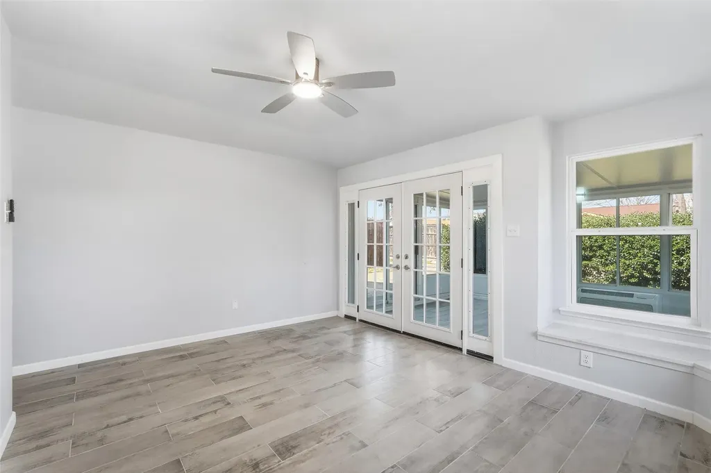 1813 Crockett Street Garland TX 75042