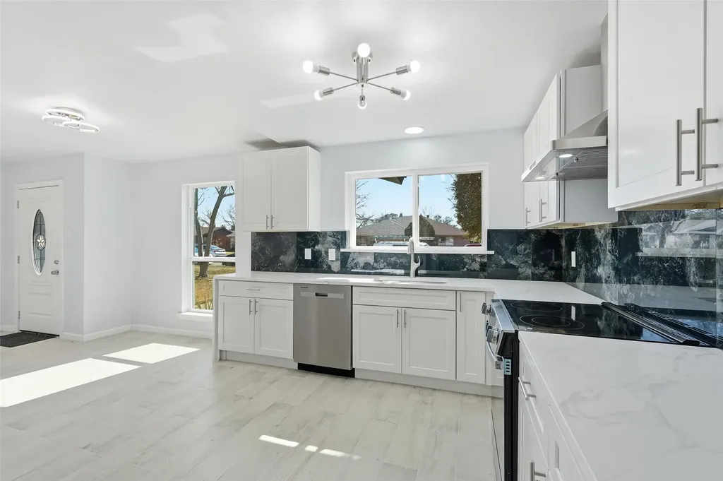 1813 Crockett Street Garland TX 75042