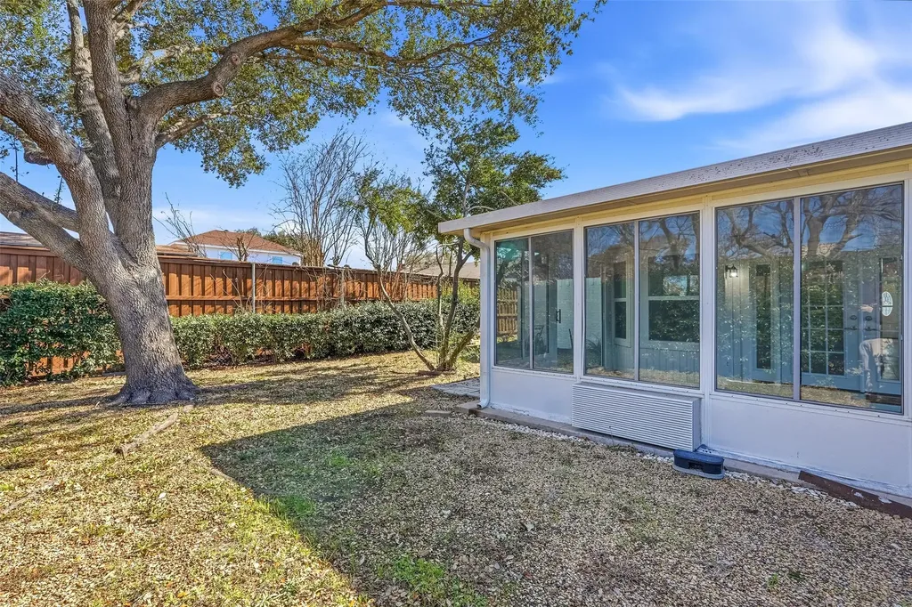1813 Crockett Street Garland TX 75042