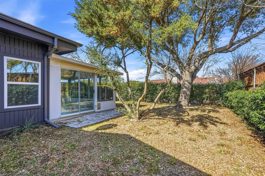 1813 Crockett Street Garland TX 75042