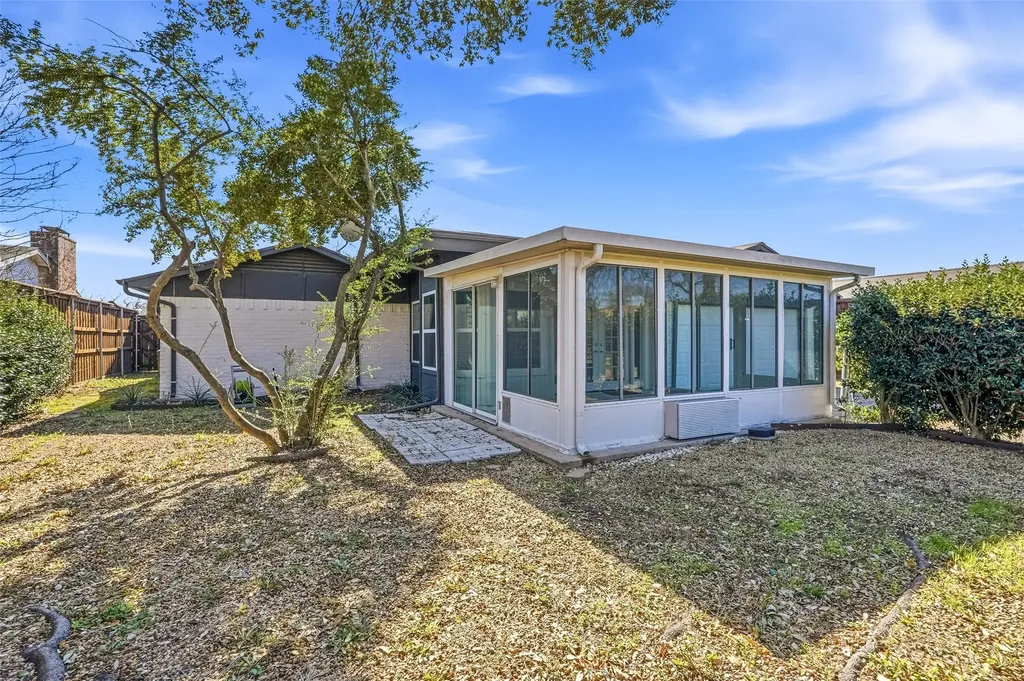 1813 Crockett Street Garland TX 75042
