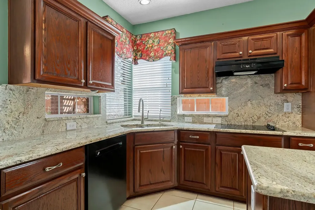 14588 Poe Court Addison TX 75001
