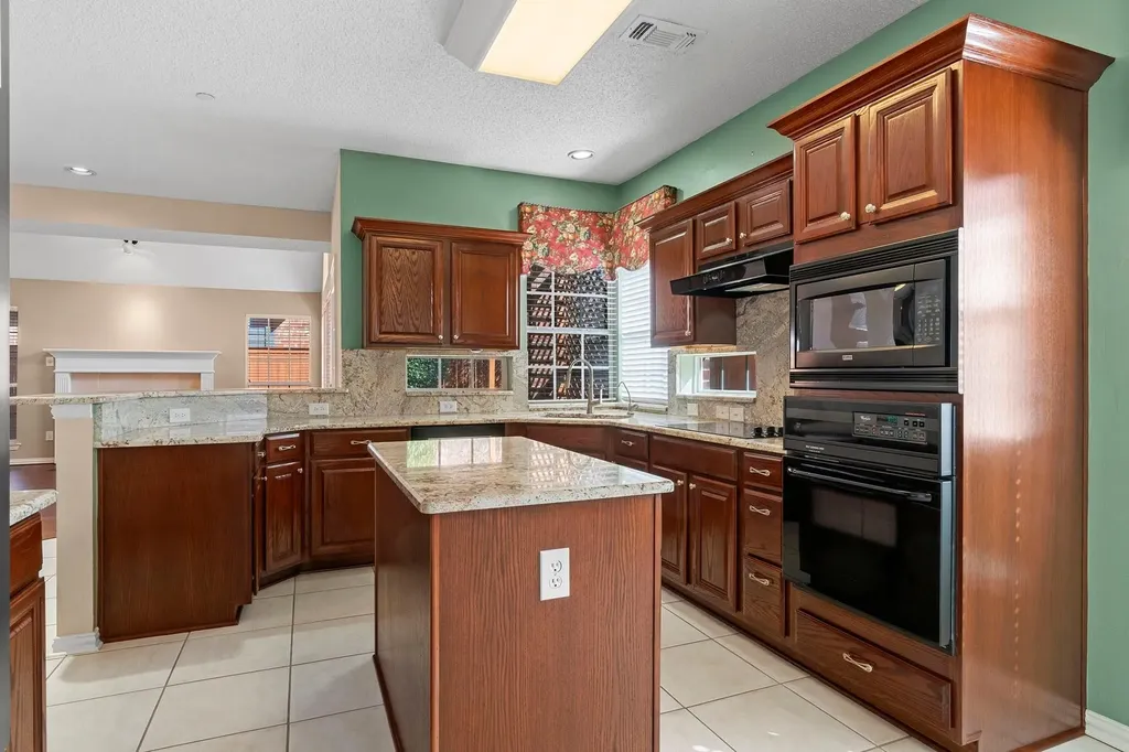14588 Poe Court Addison TX 75001