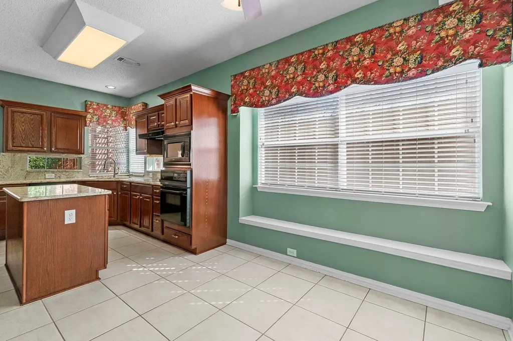 14588 Poe Court Addison TX 75001