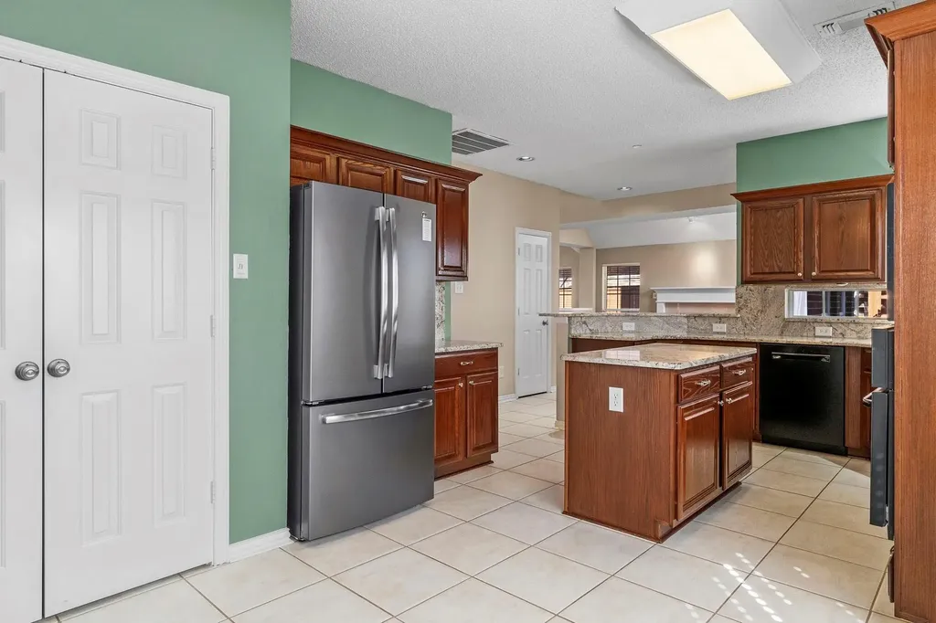 14588 Poe Court Addison TX 75001