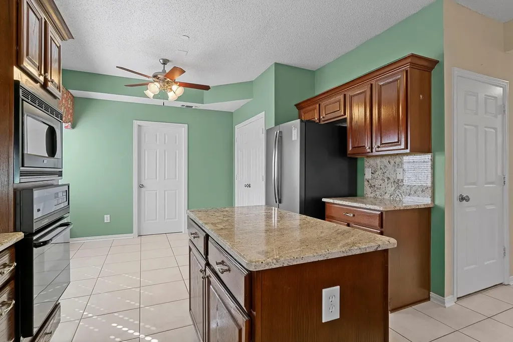 14588 Poe Court Addison TX 75001