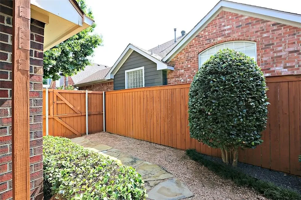 14588 Poe Court Addison TX 75001