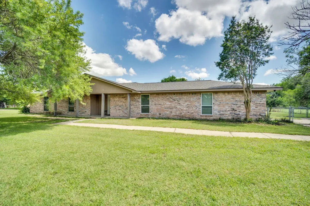 112 Burkett Lane Pecan Hill TX 75154