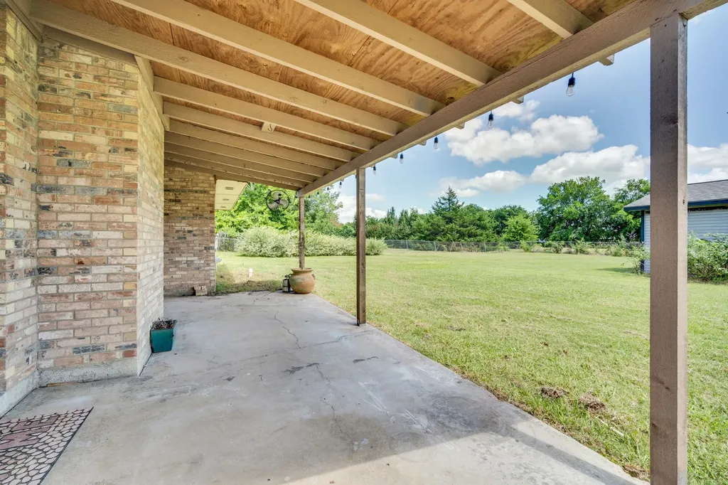 112 Burkett Lane Pecan Hill TX 75154