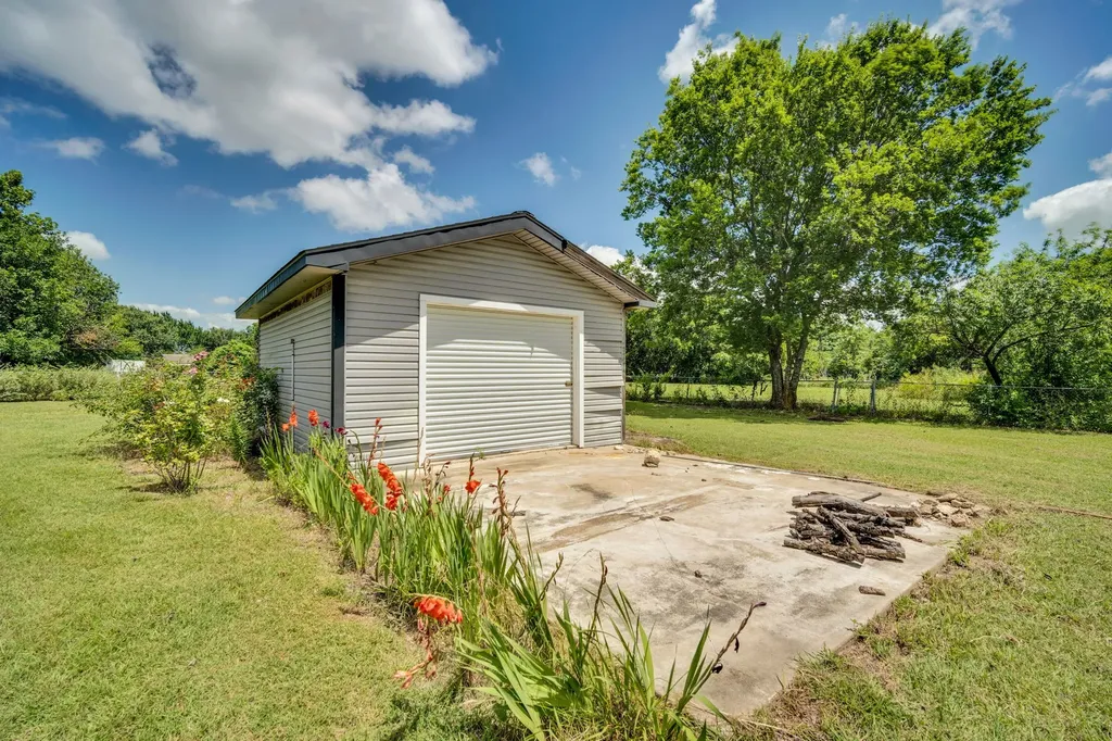 112 Burkett Lane Pecan Hill TX 75154
