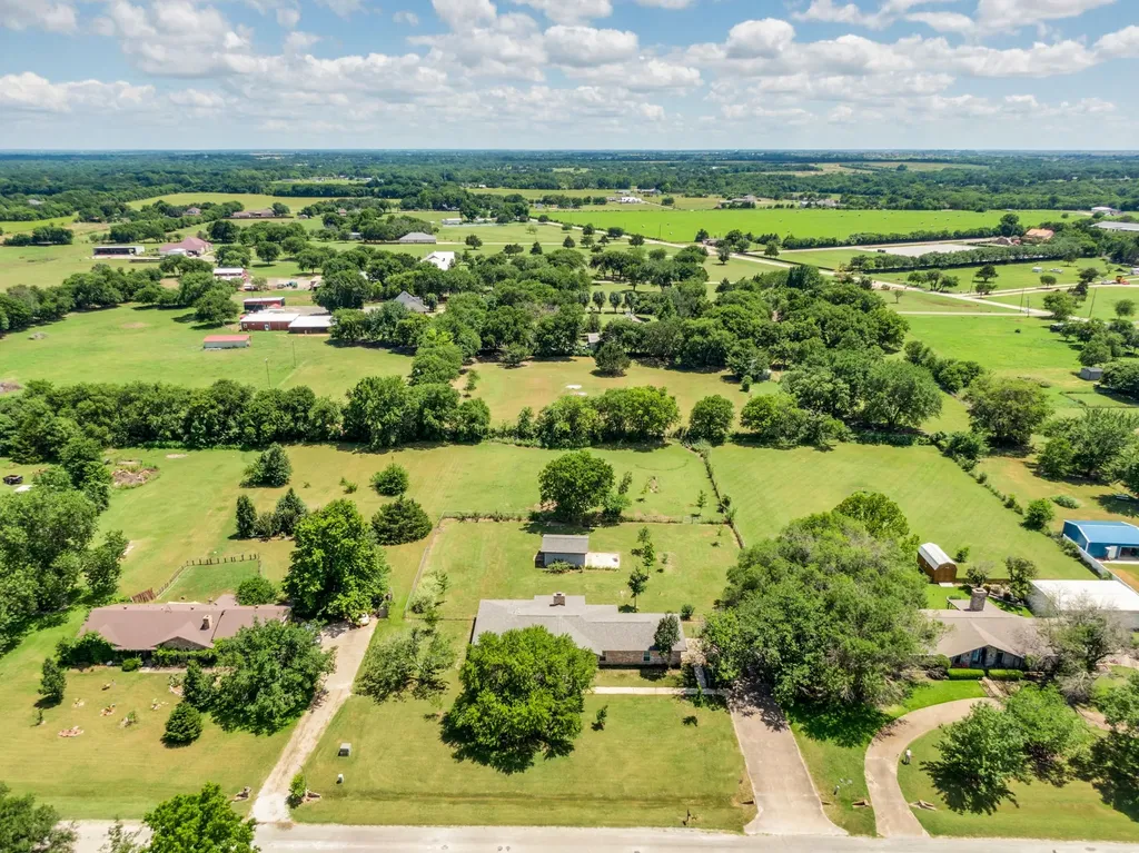 112 Burkett Lane Pecan Hill TX 75154