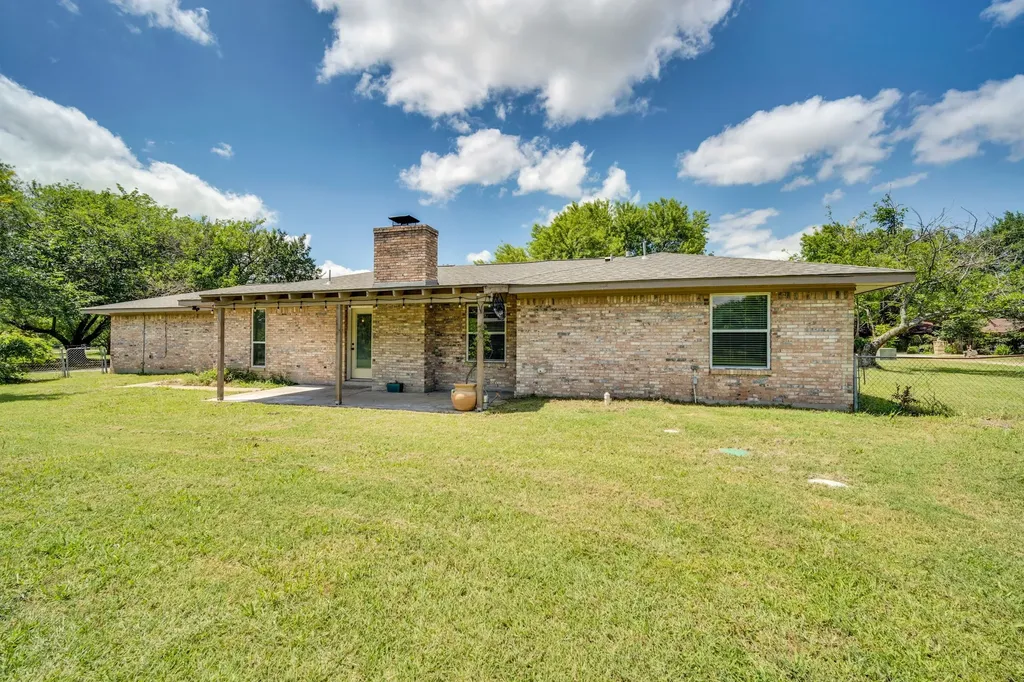 112 Burkett Lane Pecan Hill TX 75154
