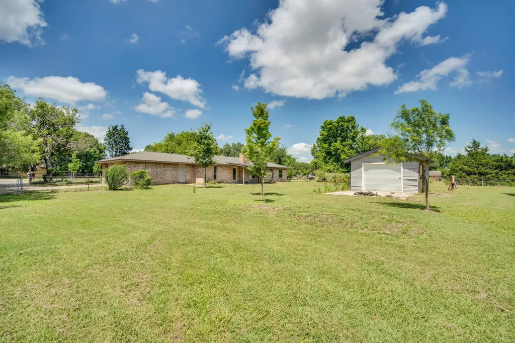 112 Burkett Lane Pecan Hill TX 75154