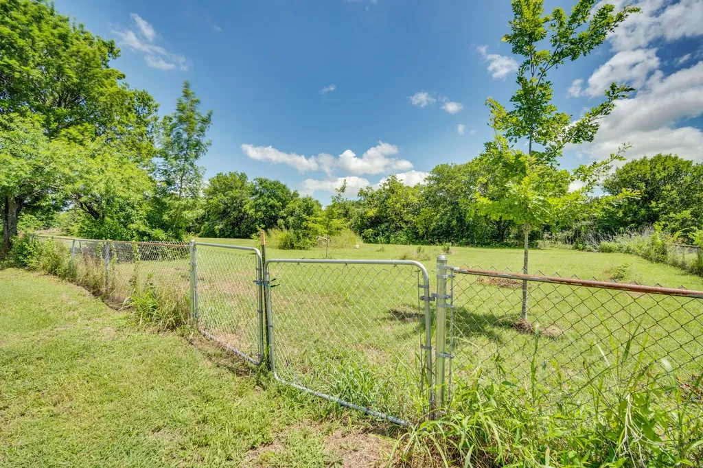 112 Burkett Lane Pecan Hill TX 75154
