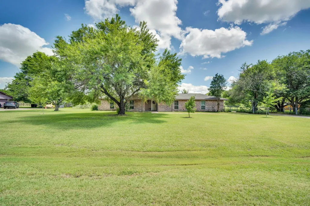 112 Burkett Lane Pecan Hill TX 75154