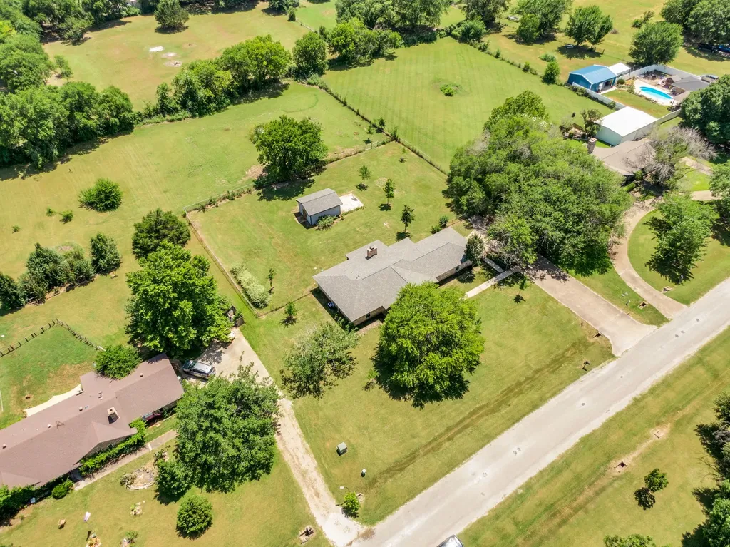 112 Burkett Lane Pecan Hill TX 75154