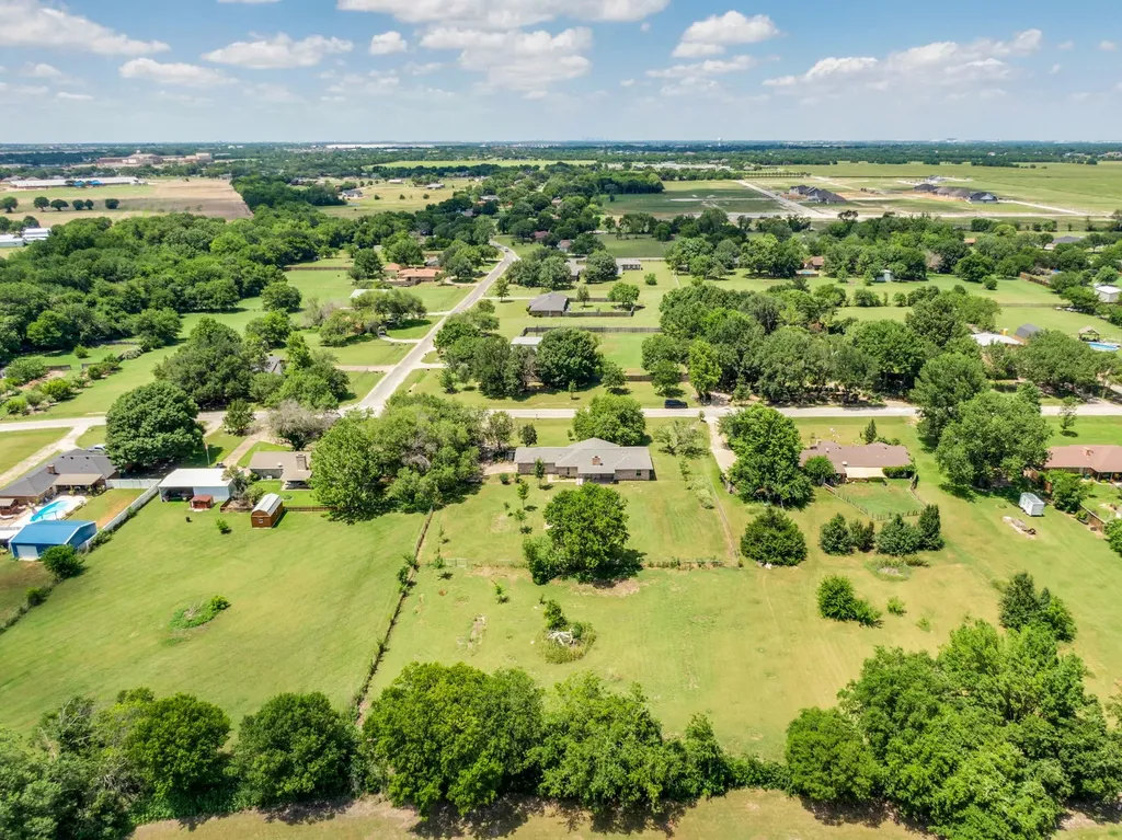 112 Burkett Lane Pecan Hill TX 75154