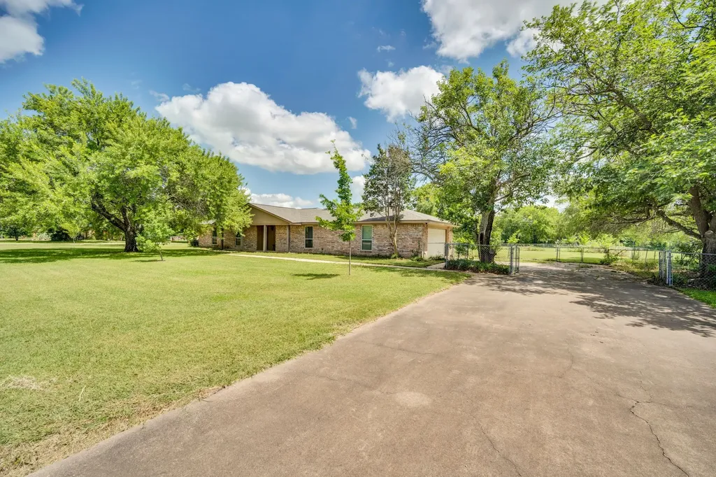 112 Burkett Lane Pecan Hill TX 75154