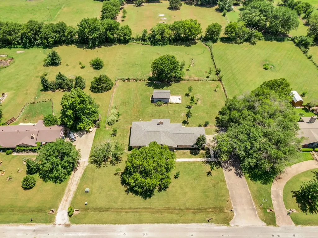 112 Burkett Lane Pecan Hill TX 75154