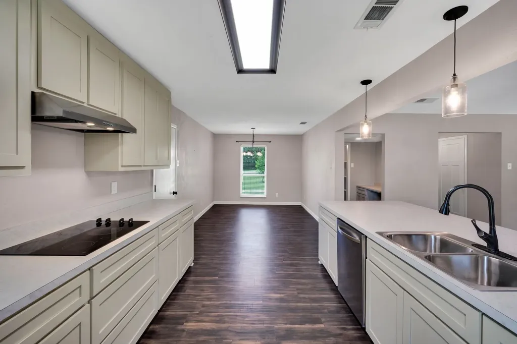 112 Burkett Lane Pecan Hill TX 75154