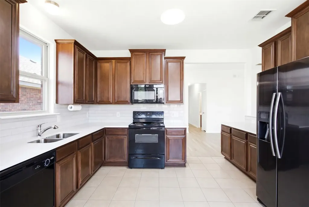 111 Timbershade Drive Red Oak TX 75154