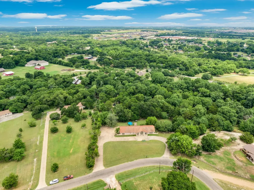 1304 Lariat Circle Oak Leaf TX 75154