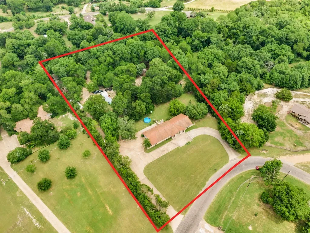 1304 Lariat Circle Oak Leaf TX 75154