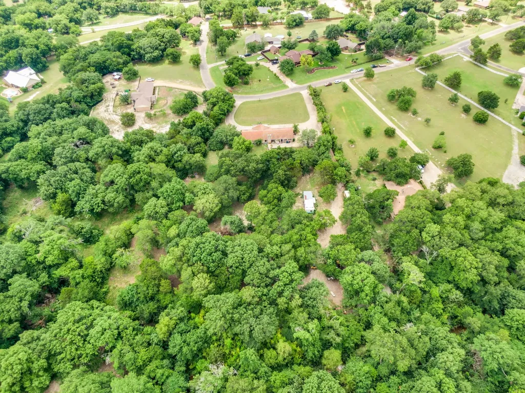 1304 Lariat Circle Oak Leaf TX 75154