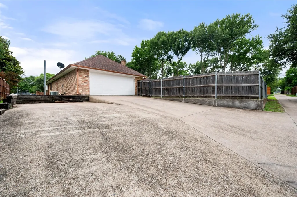 919 Huntington Drive Duncanville TX 75137