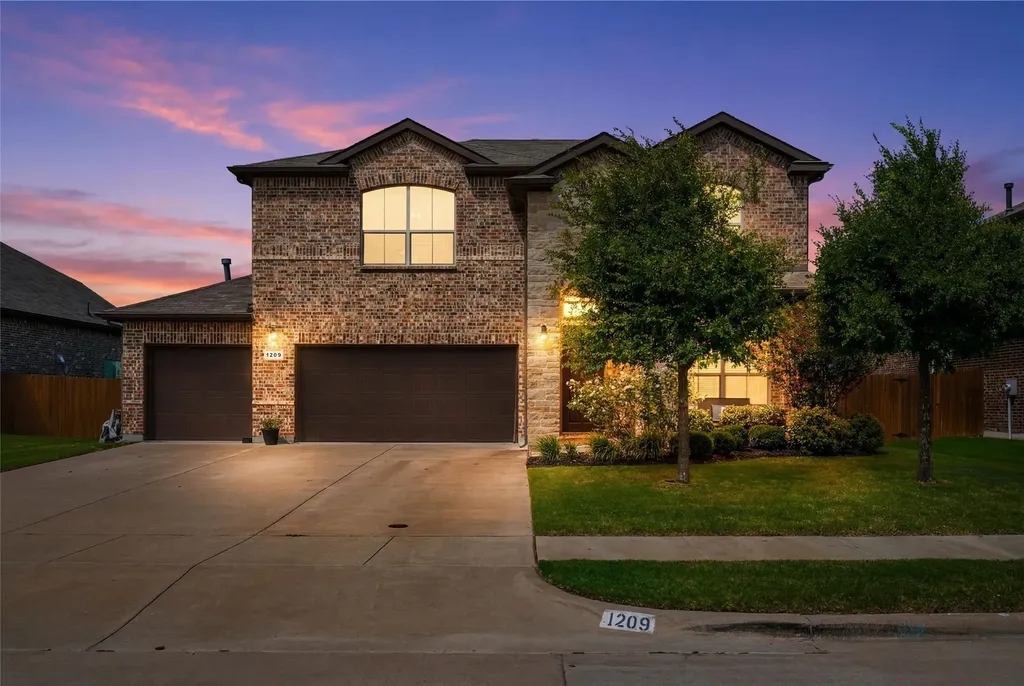 1209 Alnwick Lane Saginaw TX 76131
