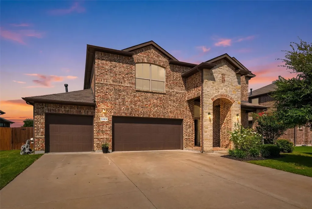 1209 Alnwick Lane Saginaw TX 76131