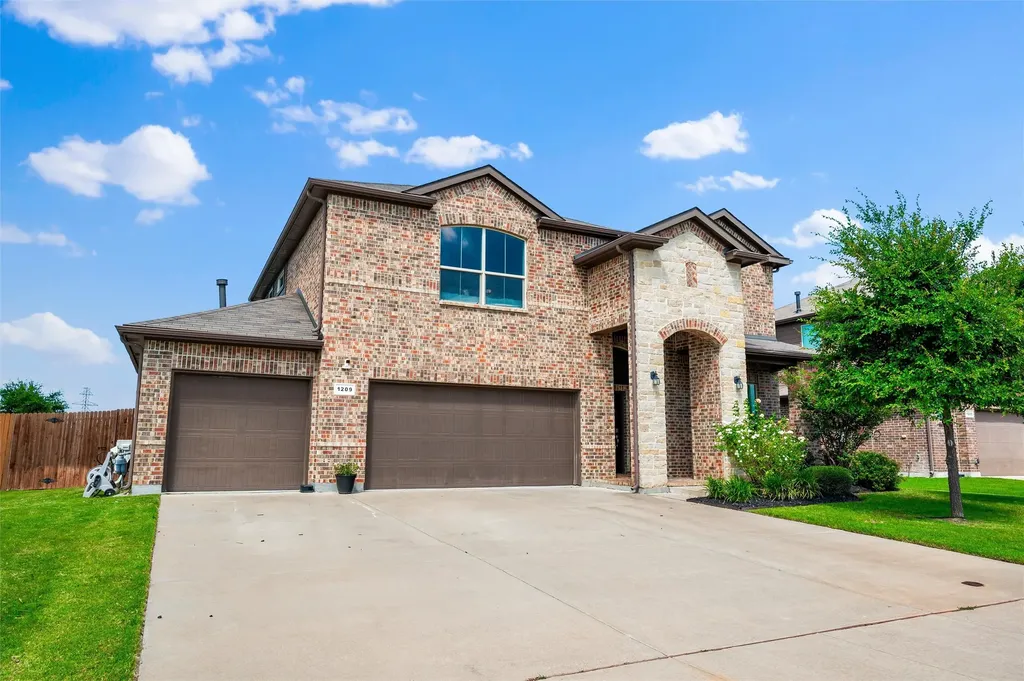1209 Alnwick Lane Saginaw TX 76131