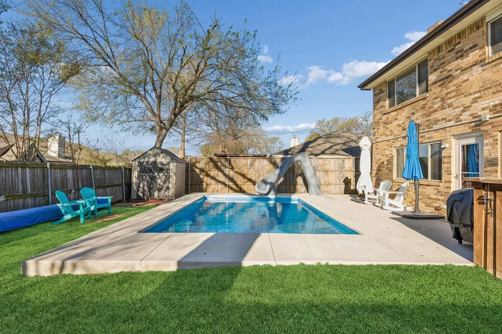 304 Lark Lane Euless TX 76039