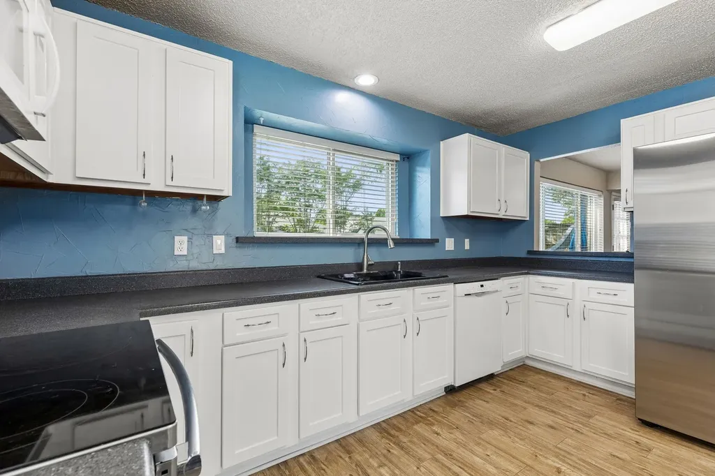 304 Lark Lane Euless TX 76039