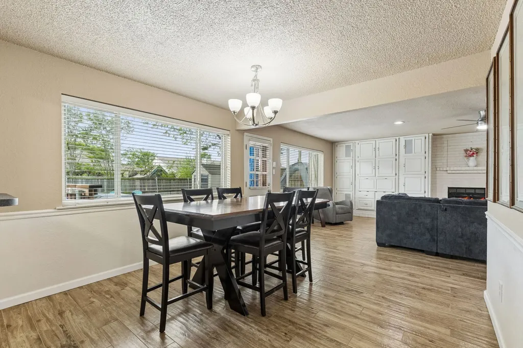 304 Lark Lane Euless TX 76039