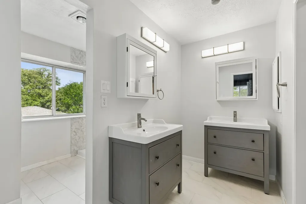 304 Lark Lane Euless TX 76039