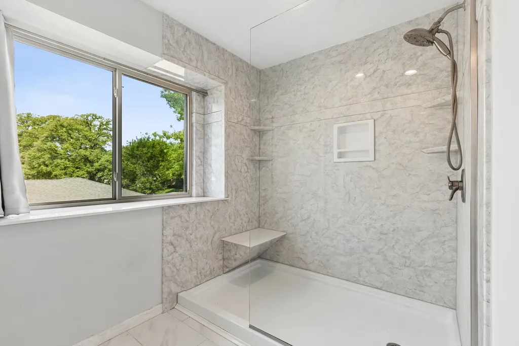 304 Lark Lane Euless TX 76039