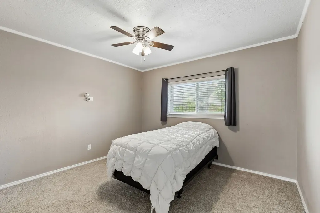 304 Lark Lane Euless TX 76039