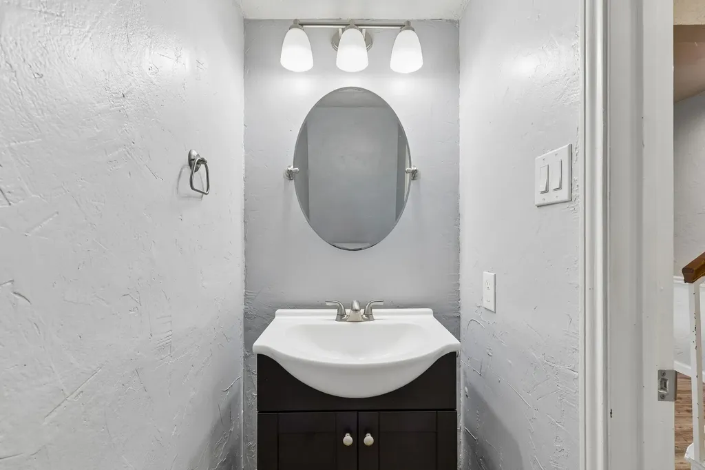 304 Lark Lane Euless TX 76039