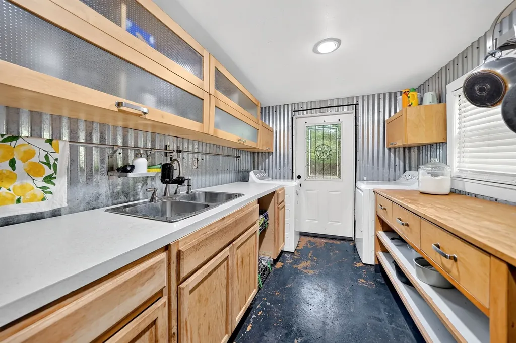 415 S Dallas Avenue Lancaster TX 75146