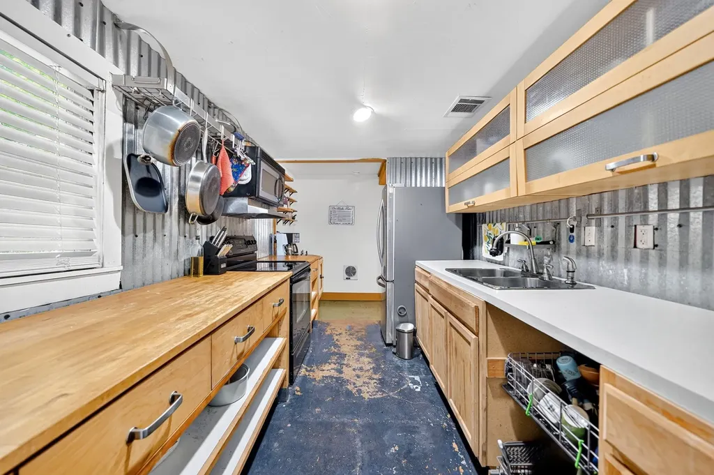 415 S Dallas Avenue Lancaster TX 75146
