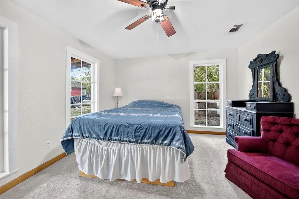 415 S Dallas Avenue Lancaster TX 75146