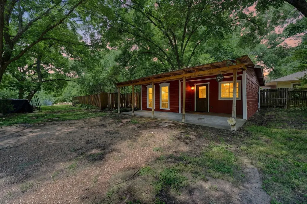 415 S Dallas Avenue Lancaster TX 75146