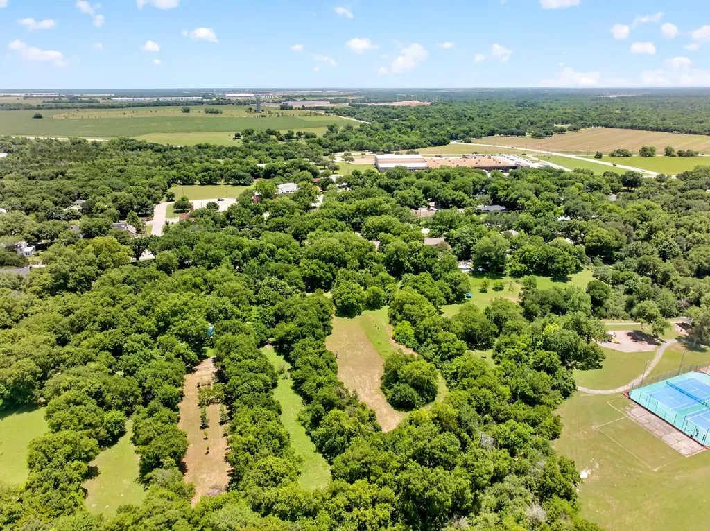 415 S Dallas Avenue Lancaster TX 75146